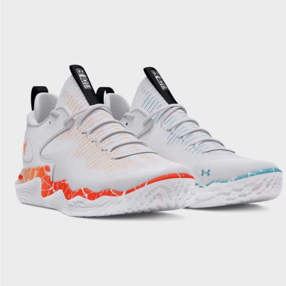 UNDER ARMOUR WOMEN'S FLOW ACE LOW AA VOLLEYBALL SHOE - Like New